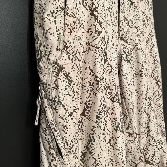 SOLD- Orage Snowboarding Pants - Picture 4 of 10